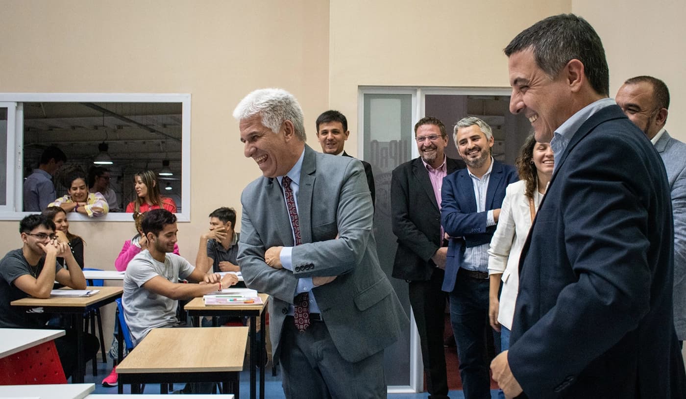 El gobernador Claudio Poggi recorriendo las instalaciones de UPrO.