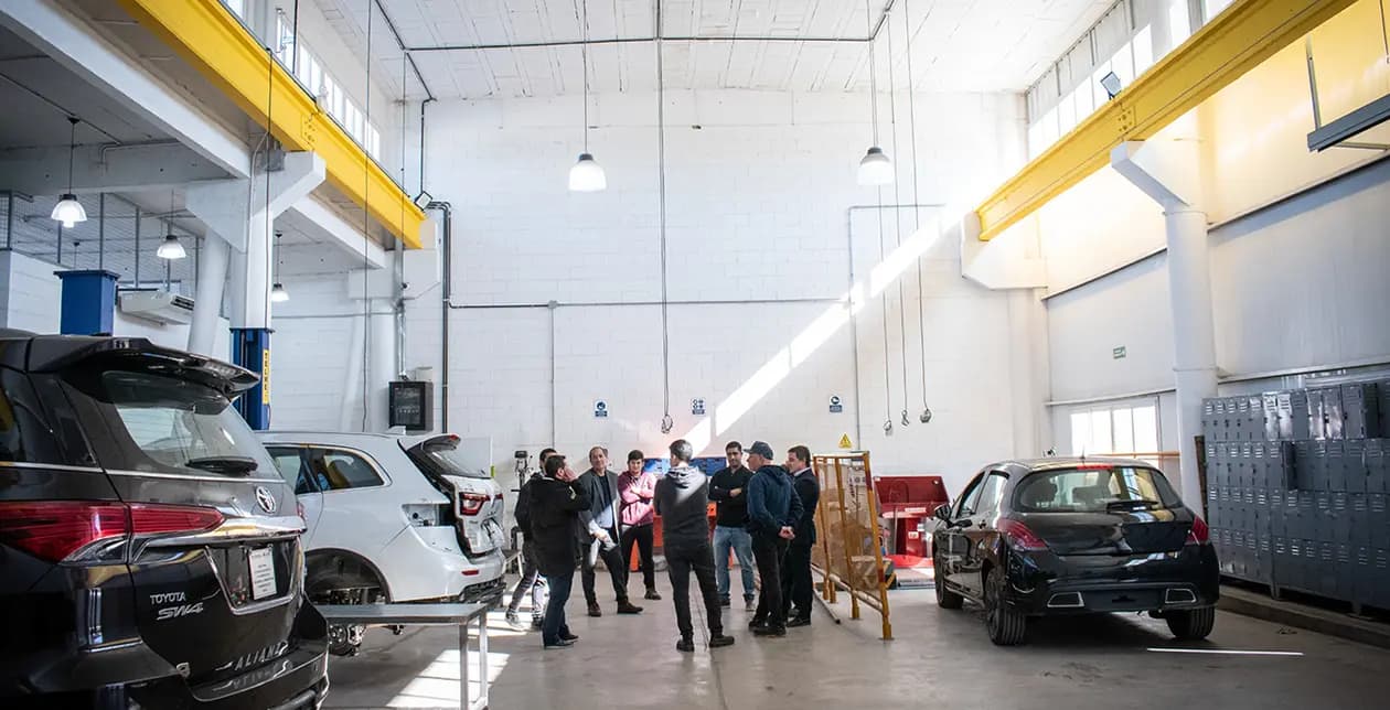 El Rector recorrió los talleres de Técnico Mecánico Integral Avanzado