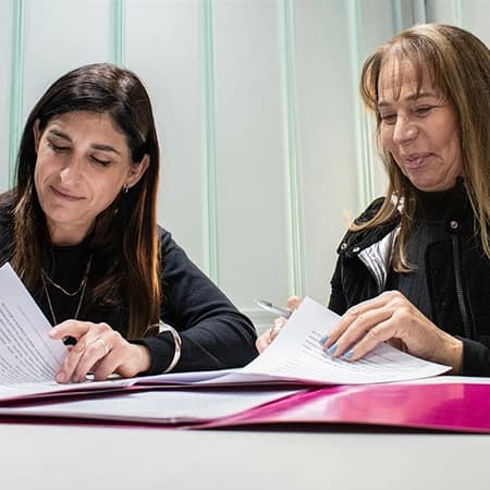 Meliné Tahtagian responsable de la Secretaria de vinculación Productiva y Territorial de UPrO establece el convenio de colaboración con la reconocida empresa Pintecord.