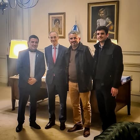 El comité de UPrO, junto a el Director de la Agencia de Habilidades para el Futuro del Min. De Educación del Gobierno de CABA, Gustavo Álvarez.